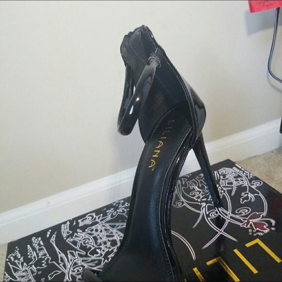 Two strap heels - Picture 2 of 3